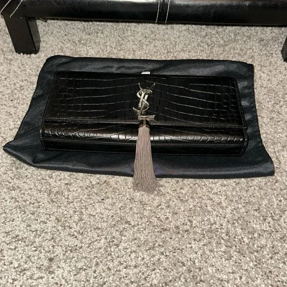 Authentic YSL Yves Saint Laurent Crocodile Embossed Black Leather Clutch Bag - Picture 2 of 10